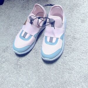 New pink color block tennis shoes  all in motion size 6